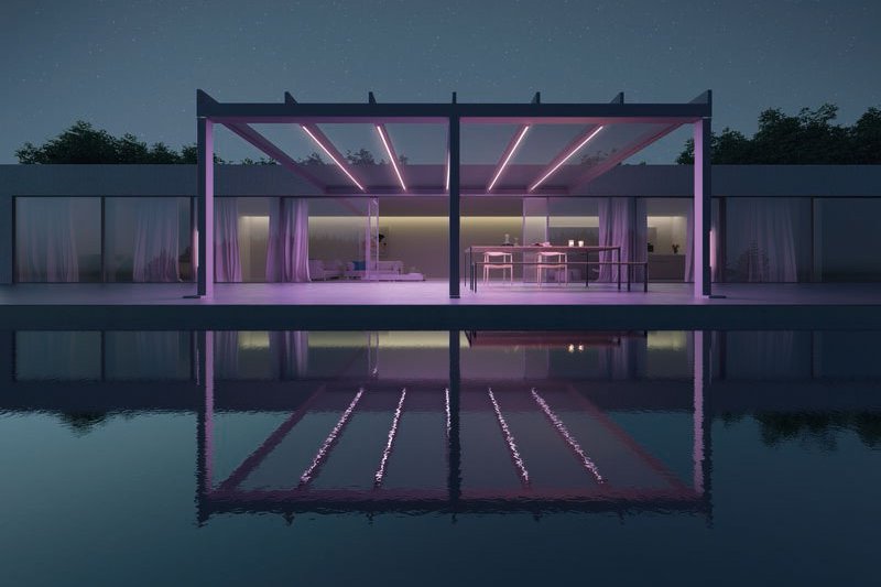 Moderne Überdachung mit runden Designs, beleuchtet in lila, reflektiert im ruhigen Wasser. Moderne Überdachung mit runden Designs, beleuchtet in lila, reflektiert im ruhigen Wasser.