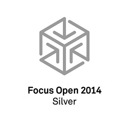 Logo mit stilisierten Linien in Grau und der Schriftzug "Focus Open 2014 Silver" darunter.